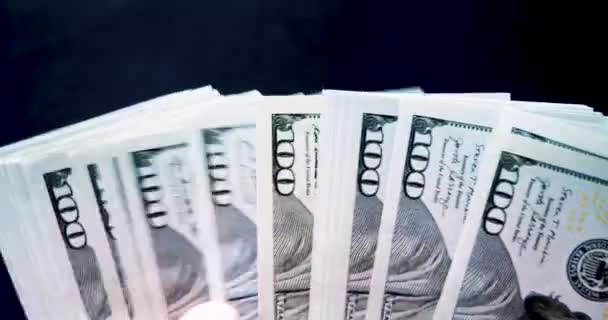 Close Large Bundle Hundred Dollar Bills Hands View Eyes Footage — Wideo stockowe