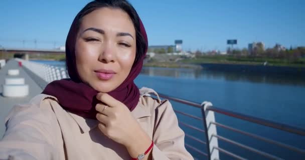 Young Muslim Woman Online Video Broadcast She Holds Camera Arms — Vídeo de Stock
