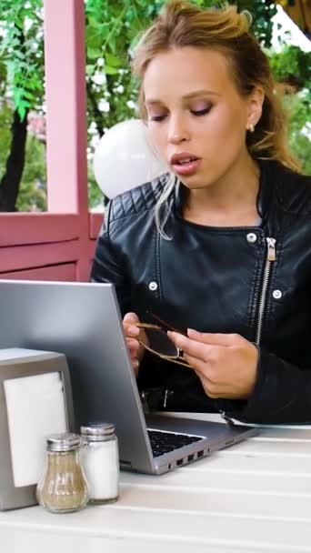 Young Blonde Woman Online Video Call Front Laptop Monitor Sidewalk — Stock videók