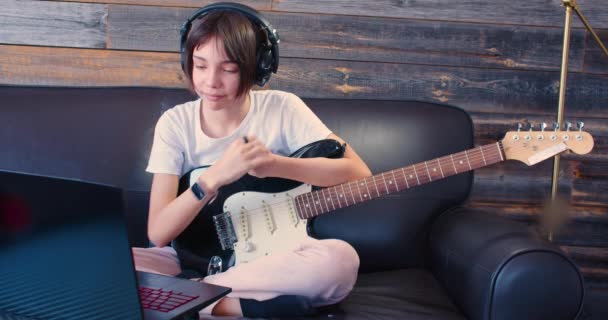 Teenager Girl Guitar Headphones Front Laptop Monitor She Listening Sound — 图库视频影像