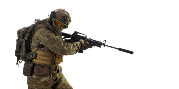 Soldier Automatic Rifle Looking Back Controlling His Sector Fire Withdrawal Stockafbeelding