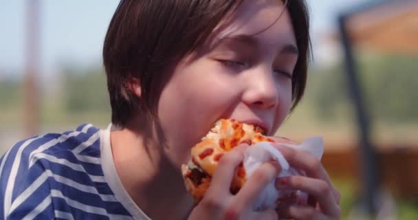 Close Face Teenage Girl Who Biting Burger Sidewalk Cafe Slow — Stock Video