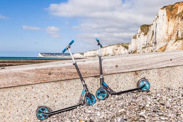 Two Scooters Parked Front White Coast Etretat France Sunset Travel — Stockfoto