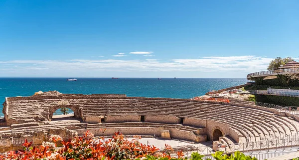Πανοραμική Θέα Του Ρωμαϊκού Αμφιθεάτρου Δίπλα Στη Θάλασσα Στην Ταραγόνα — Φωτογραφία Αρχείου
