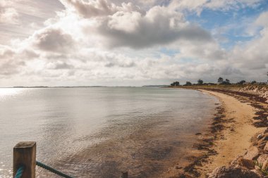 İngiltere 'nin vahşi kıyılarının Fransa' nın manzaralı bir bölgesindeki panoramik manzarası. Seyahat ve tatil kavramı