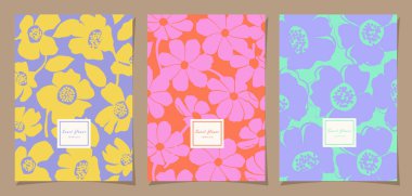 Poster, kart, kapak, etiket, satış promosyonu, fon dekorasyonu, duvar sanatı için çiçek şablonu seti. Modern minimalist tarzda pankart ve renkli çiçekler ve bitkilerle basit yaz tasarım şablonları. Vektör illüstrasyonları.