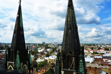 Aziz Kilisesi 'nin çatısından görüntü. Olha ve Elizabeth, Lviv. Ukrayna 'daki NEO GOTHIC tarzı kiliselerden biri.