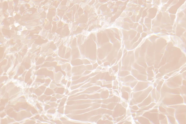 Defocus Wazig Transparant Goud Gekleurde Heldere Kalme Water Oppervlak Textuur — Stockfoto