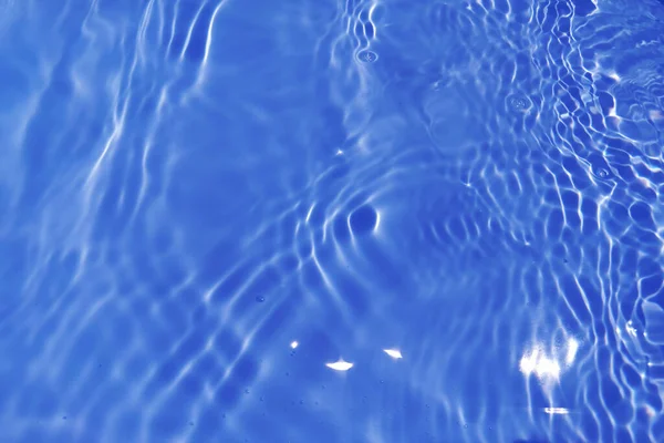 Дефокус Розмивається Прозорою Синьо Кольоровою Прозорою Текстурою Спокійної Поверхні Води — стокове фото