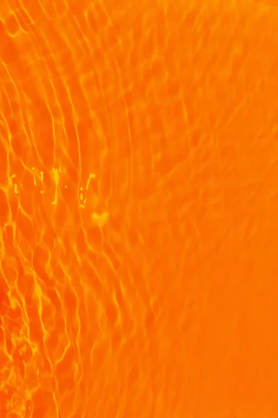 Defocus Elmosódott Átlátszó Narancs Színű Tiszta Nyugodt Vízfelület Textúra Fröccsenések — Stock Fotó