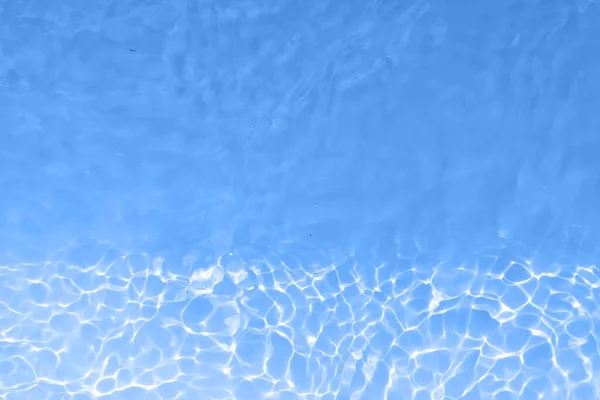 Defocus Verschwommen Transparent Blau Gefärbt Klare Ruhige Wasseroberfläche Textur Mit — Stockfoto