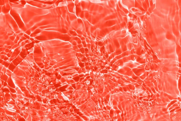 Defocus Verschwommen Transparent Rot Gefärbt Klare Ruhige Wasseroberfläche Textur Mit — Stockfoto
