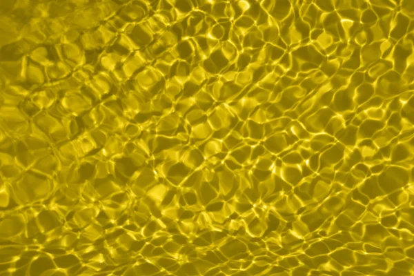 Defocus Θολή Διαφανές Χρυσό Χρώμα Διαυγή Ήρεμη Επιφάνεια Του Νερού — Φωτογραφία Αρχείου