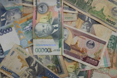 Laos Kip 'in yakın plan çekimleri. Para geçmişi. Laos parası, Kip. Laos Kip parasının desen dokusu ve arka planı, döviz ve iş yatırımlarına hazır para birimi banknotları.