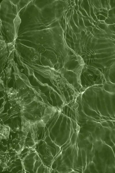 Defocus Verschwommen Transparent Grün Gefärbt Klare Ruhige Wasseroberfläche Textur Mit — Stockfoto