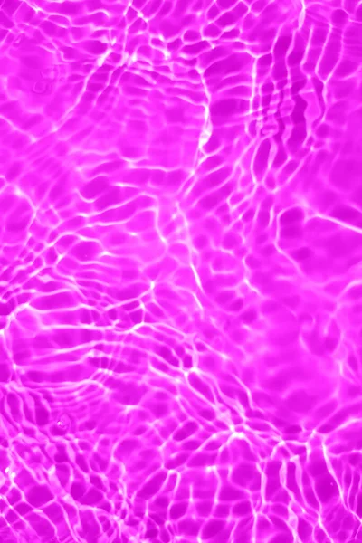 Defocus Verschwommen Transparent Violett Gefärbt Klare Ruhige Wasseroberfläche Textur Mit — Stockfoto