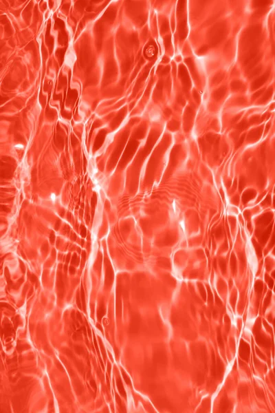 Defocus Elmosódott Átlátszó Piros Színű Tiszta Nyugodt Vízfelület Textúra Fröccsenések — Stock Fotó