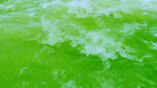 Defocus Wazig Transparant Groen Gekleurd Helder Kalme Water Oppervlak Textuur — Stockvideo