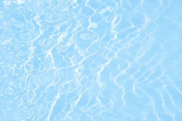 Голубая Вода Волнами Поверхности Размытие Размыло Прозрачно Голубой Цвет Прозрачной — стоковое фото