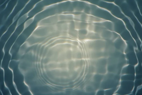 Blaues Wasser Mit Wellen Der Oberfläche Defocus Verschwommen Transparent Blau — Stockfoto