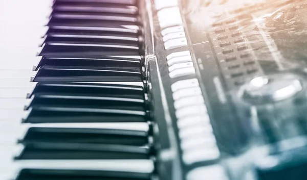 Piano Billentyűzet Hátteret Állítottak Fel Zeneszobában Ablakok Reggel Hogy Zongorista — Stock Fotó