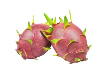 Taze Ejderha meyvesi, pitahaya (pitaya) beyaz arka planda izole edilmiş, kırpma yolu dahil. İki taze ejderha meyvesi izole edilmiş. yaratıcı yaz yemekleri konsepti. tam alan derinliği.