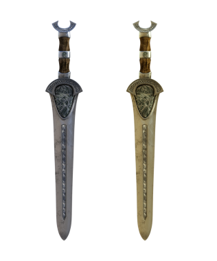 Bir dizi fantezi kılıcı.