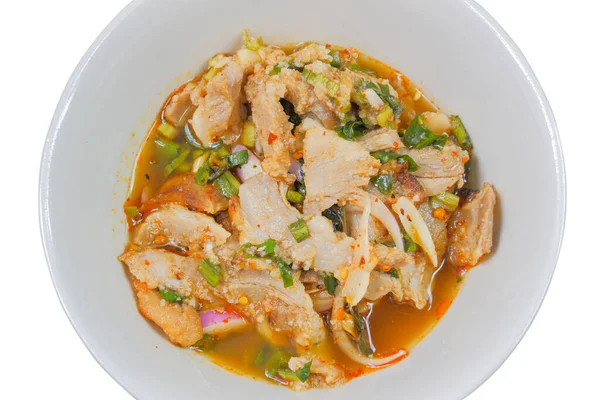 Thai Street Food Fűszeres Grillezett Sertéssaláta Fehér Háttér — Stock Fotó
