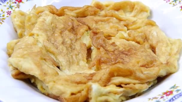 Thai Street Food Close Omelet White Background — Stock Video
