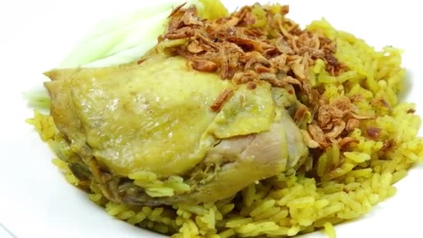Παραδοσιακό Ταϊλανδέζικο Φαγητό Κοτόπουλο Μπιριάνι Κίτρινο Ρύζι Σπόροι Από Βότανα — Αρχείο Βίντεο