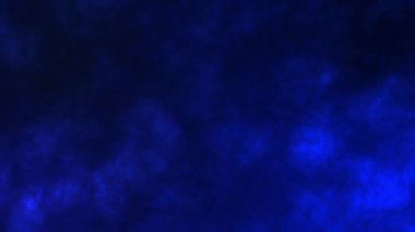 Ateş bulutları siyah arkaplan üzerinde mavi renkli duman 