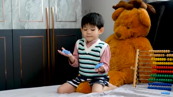 Asian Boy Playing Jigsaw Puzzles Bed Joyfully — Stock Video