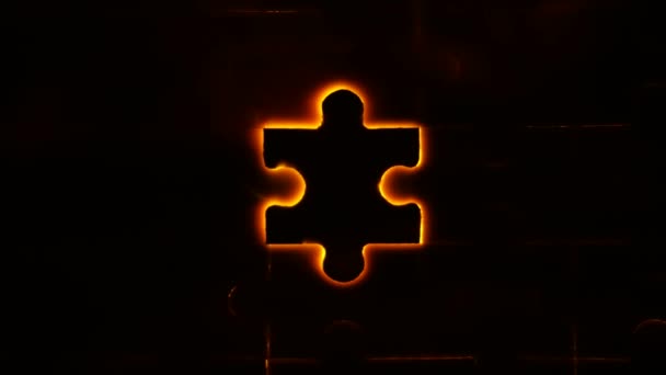 Teile Eines Puzzles Gefüllt Mit Orangefarbenen Lichtern Von Hand Erfolgskonzept — Stockvideo