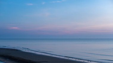 Gün batımında, sınırda manzara.