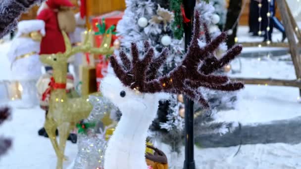 Κοντινό Πλάνο Από Μπάλες Χριστουγεννιάτικο Δέντρο Θολή Φόντο Νέο Έτος — Αρχείο Βίντεο