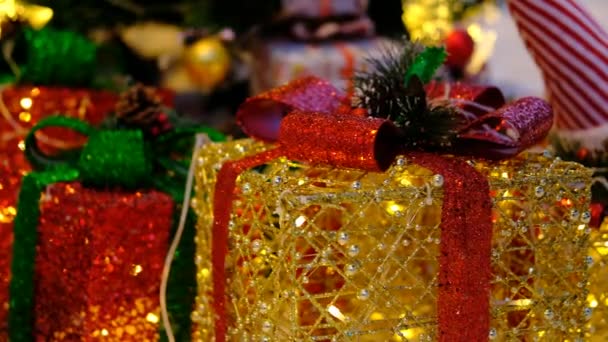 Éléments Noël Cadeaux Branches Sapin Décorations Rouges Sur Fond Blanc — Video