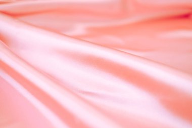 Parlak turuncu kumaş şeritler, bulanık arkaplan