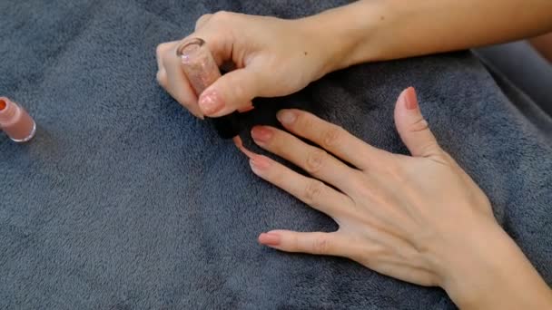 Азіатські Жінки Малюють Нігті Краса Кінчиках Ваших Пальців — стокове відео