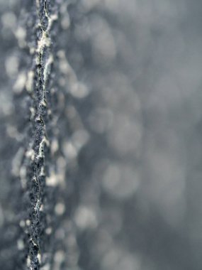 Sentetik deri yüzeyindeki çatlakları kapatın.