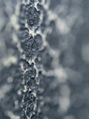 Sentetik deri yüzeyindeki çatlakları kapatın.