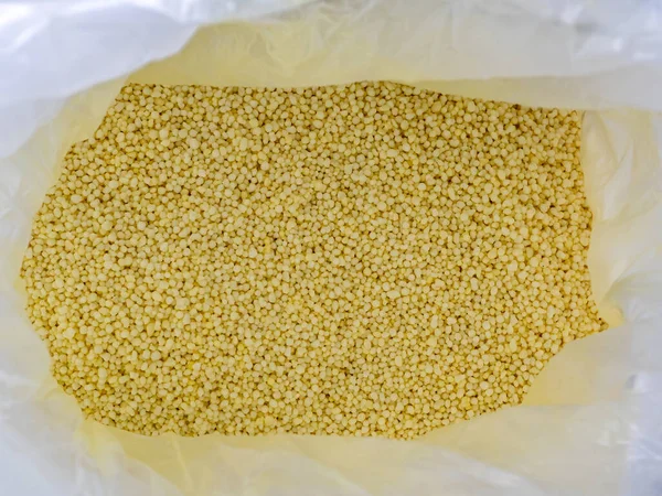 Gránulos Redondos Pequeños Color Amarillo Claro Son Fertilizantes Químicos Nitrato — Foto de Stock