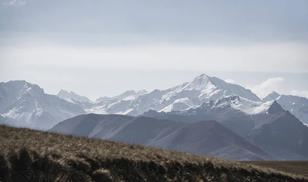 Panoramablick Auf Bergkette Und Gipfel Mit Schnee Eis Und Ungewöhnlichen — Stockfoto