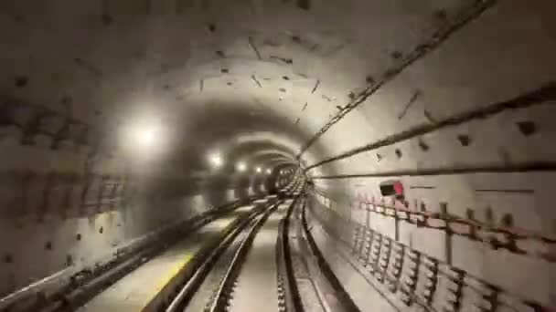 Γρήγορα Κινείται Τρένο Του Μετρό Κινείται Προς Εμπρός Σιγκαπούρη Mrt — Αρχείο Βίντεο