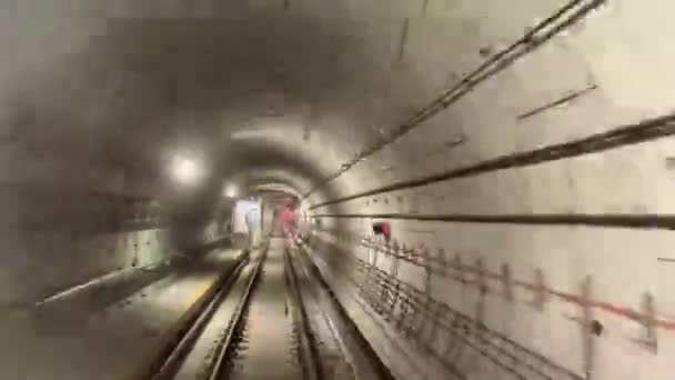 地铁隧道中的捷运列车后视镜 地铁后视镜下的新加坡捷运列车 — 图库视频影像