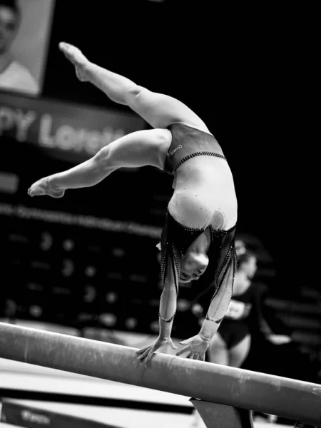 2019年4月11日 波兰什切青 爱尔兰的梅根 瑞安在欧洲艺术体操锦标赛的平衡木上比赛 — 图库照片