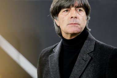 Wolfsburg, Almanya, 20 Mart 2019: Almanya Sırbistan 'a karşı oynanan uluslararası futbol karşılaşmasında Alman milli takımı teknik direktörü Joachim Low