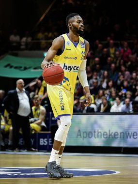 Braunschweig, Almanya, 16 Mart 2019: Bazoumana Kone Braunschweig ve Vechta arasında oynanan Alman Basketbol Bundesliga maçı sırasında