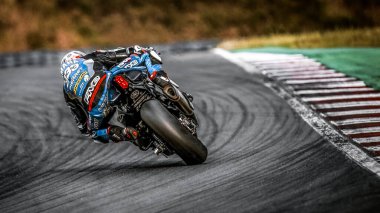 Oschersleben, Almanya, Haziran 09, 2019: FIM Endurance World Championship 2019 ile yarışan süper motosiklet