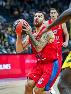 Berlin, Almanya, 25 Ekim 2019: CSKA Moskova 'dan Mike James, Mercedes Benz Arena' da oynanan EuroLeague basketbol oyunu Alba Berlin - CSKA Moscow maçında