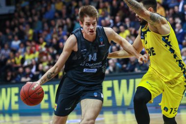 Oldenburg, Almanya, 20 Kasım 2019: Kleine EWE Arena 'da oynanan EWE Baskets Oldenburg - Aquila Basket Trento maçında Andrea Mezzanotte.
